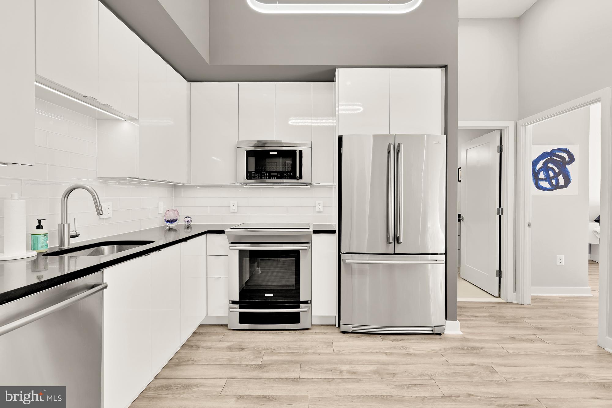 460 New York Ave NW #206