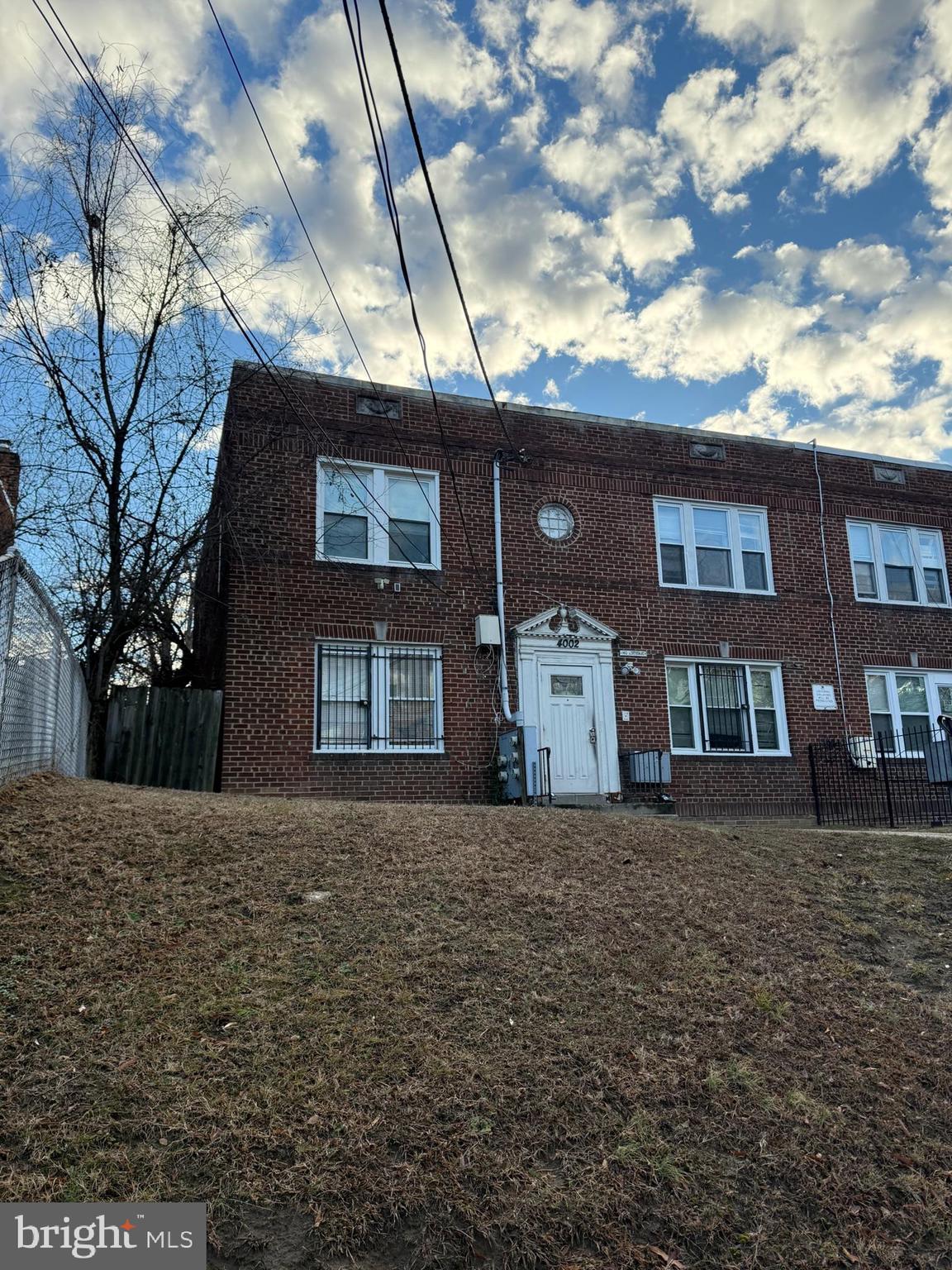 4002 S CAPITOL STREET SE