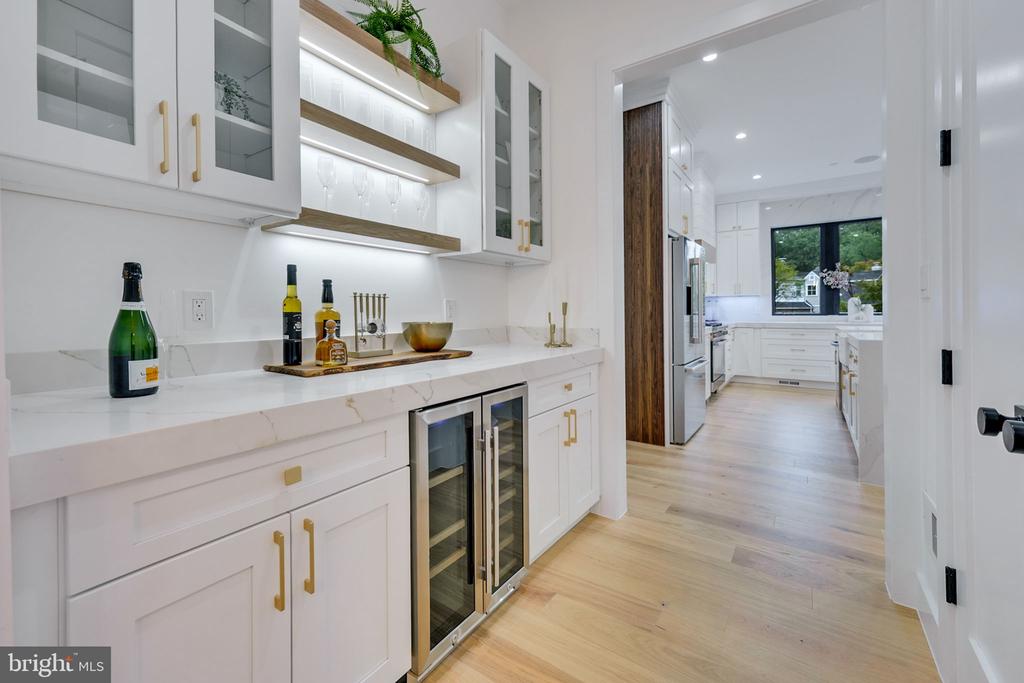 10105 Wildwood Rd