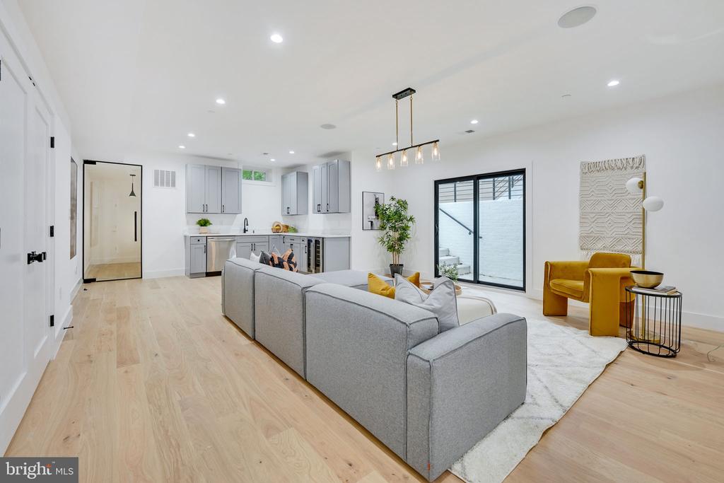 10105 Wildwood Rd