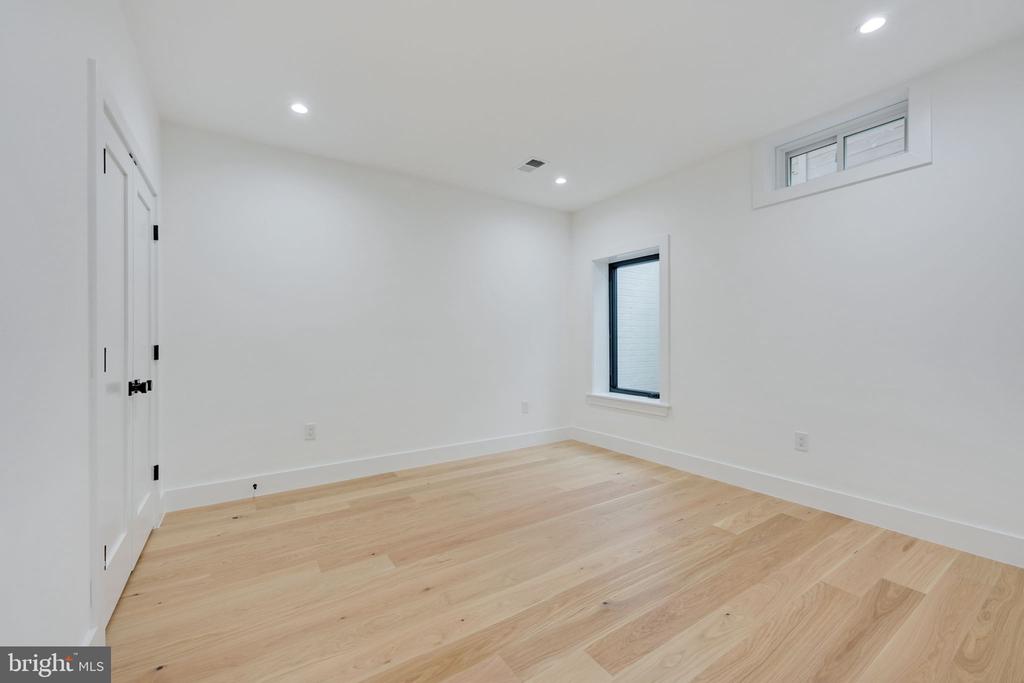 10105 Wildwood Rd