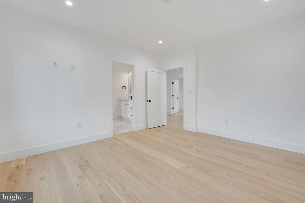 10105 Wildwood Rd