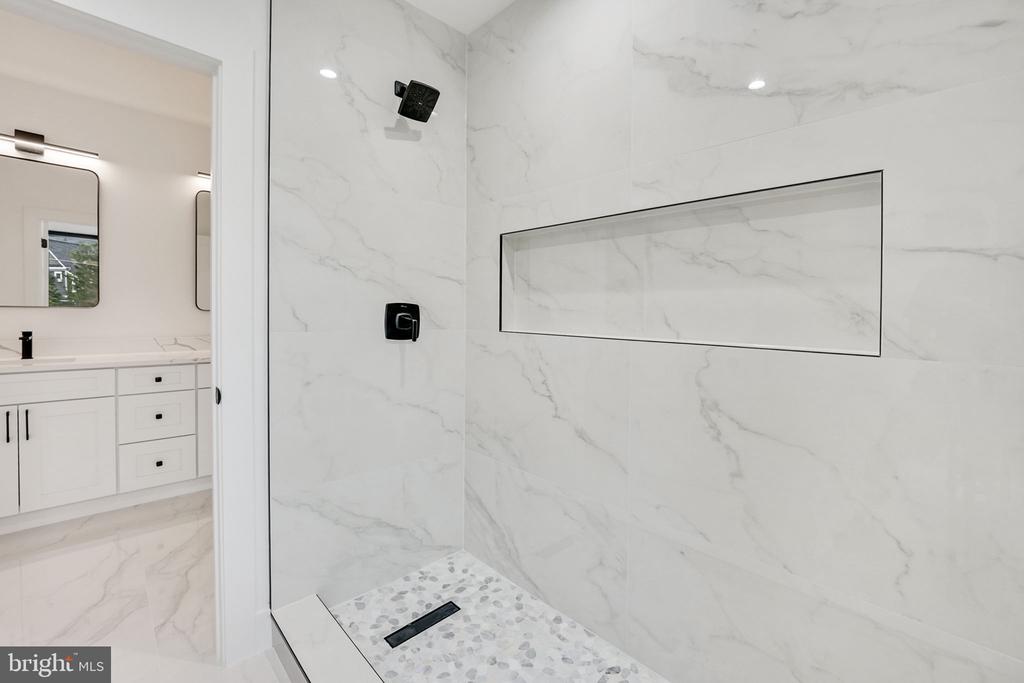 10105 Wildwood Rd
