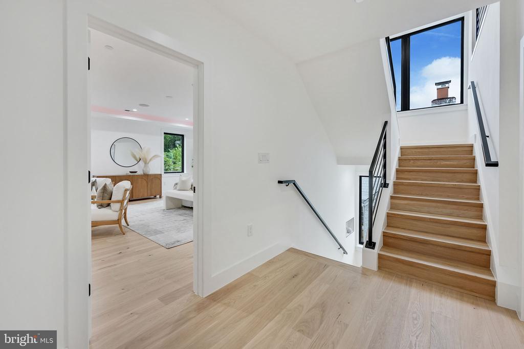 10105 Wildwood Rd
