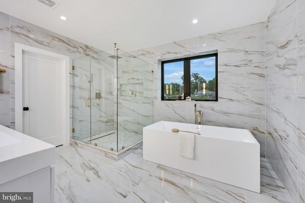 10105 Wildwood Rd