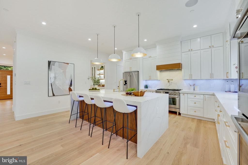 10105 Wildwood Rd
