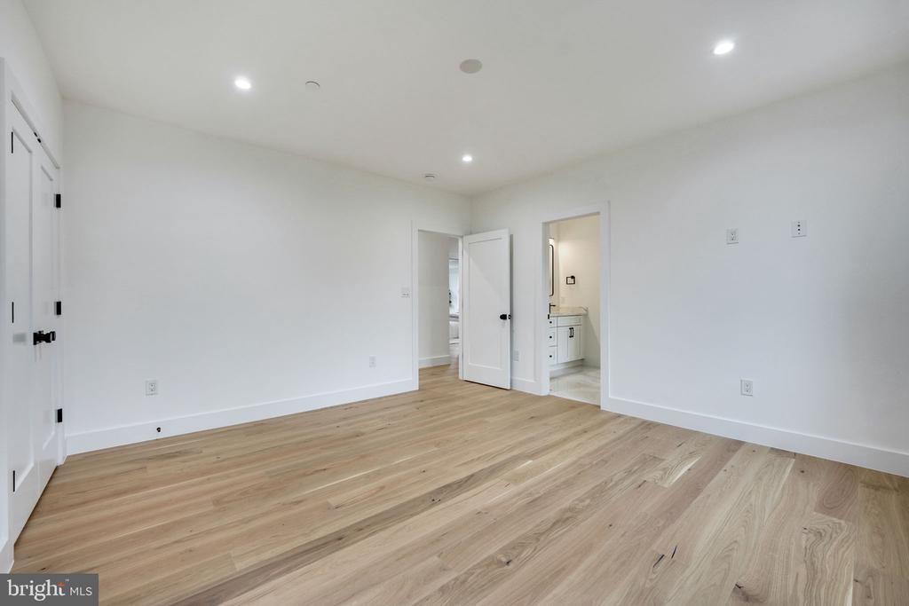 10105 Wildwood Rd