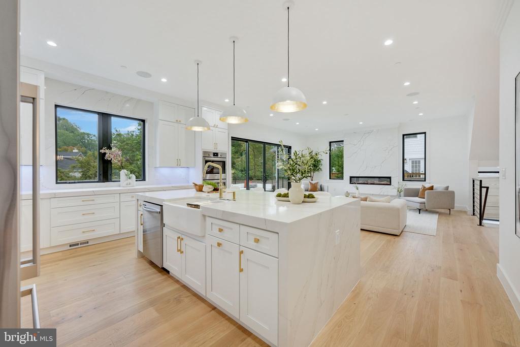 10105 Wildwood Rd