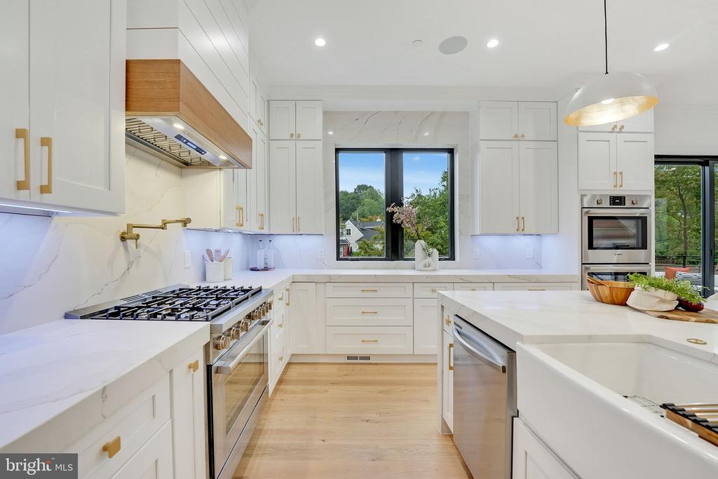 10105 Wildwood Rd