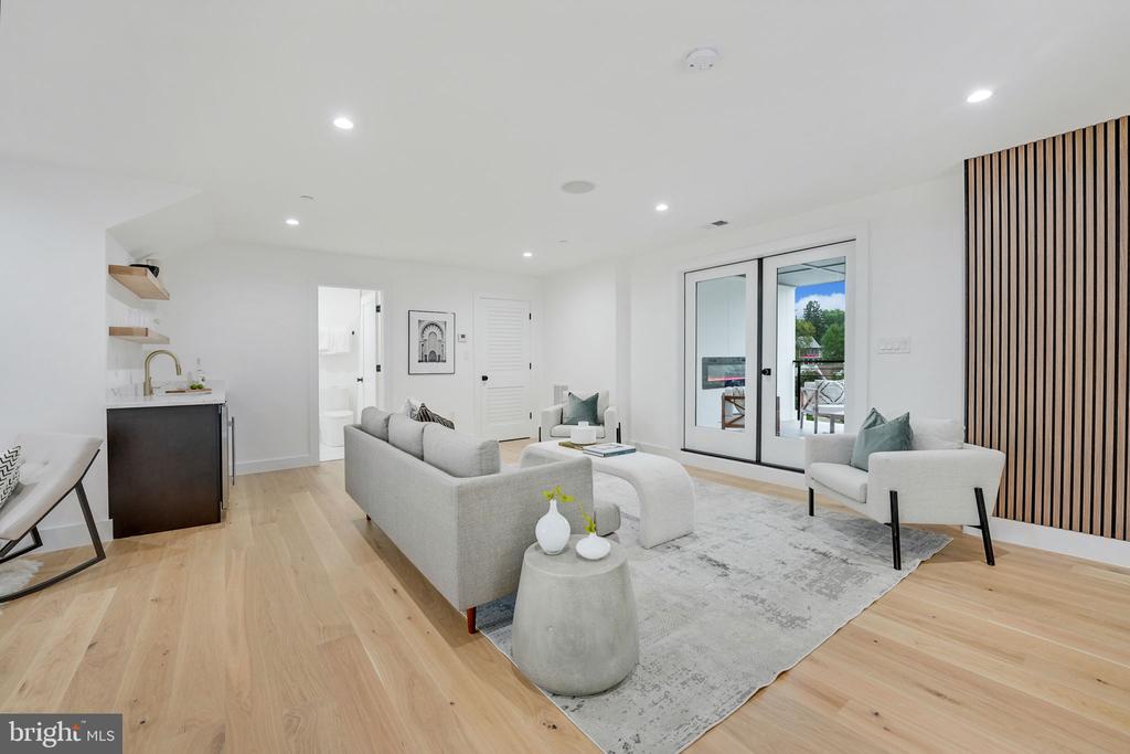 10105 Wildwood Rd
