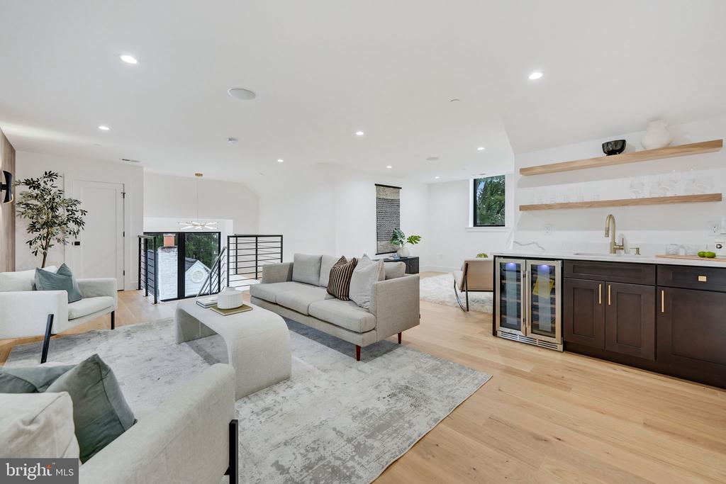 10105 Wildwood Rd