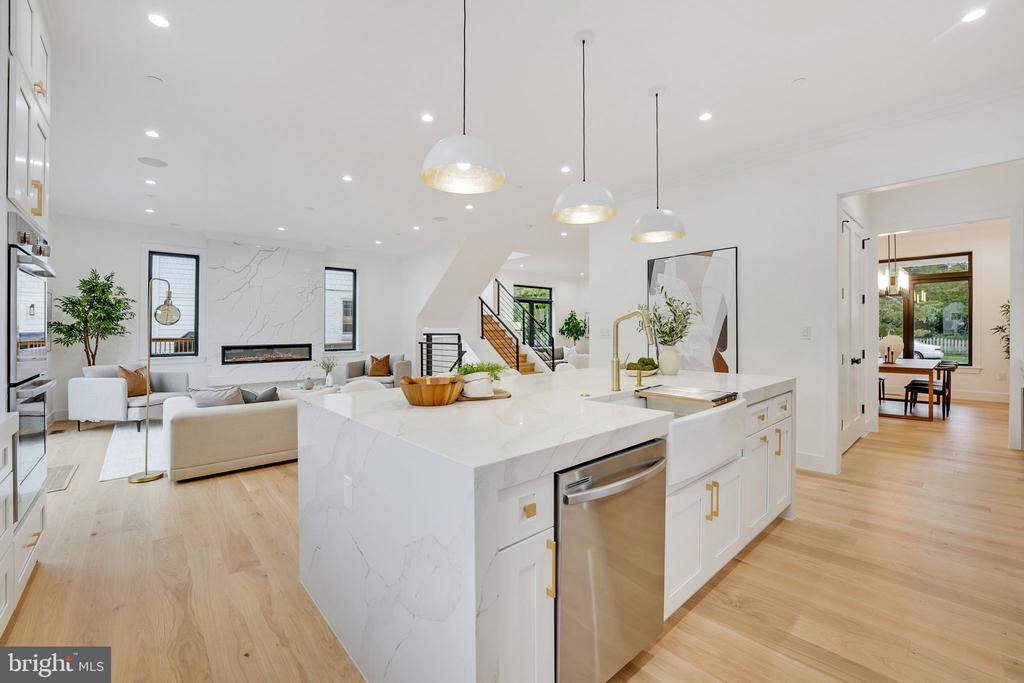 10105 Wildwood Rd