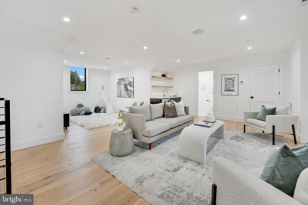10105 Wildwood Rd