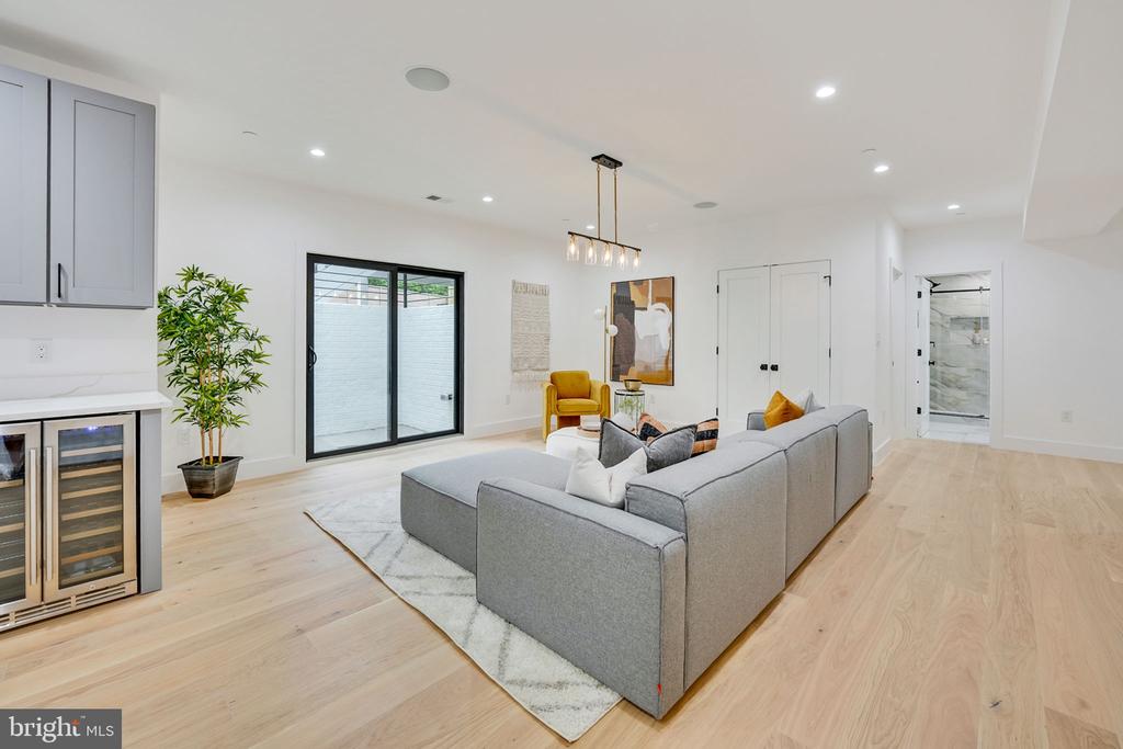 10105 Wildwood Rd