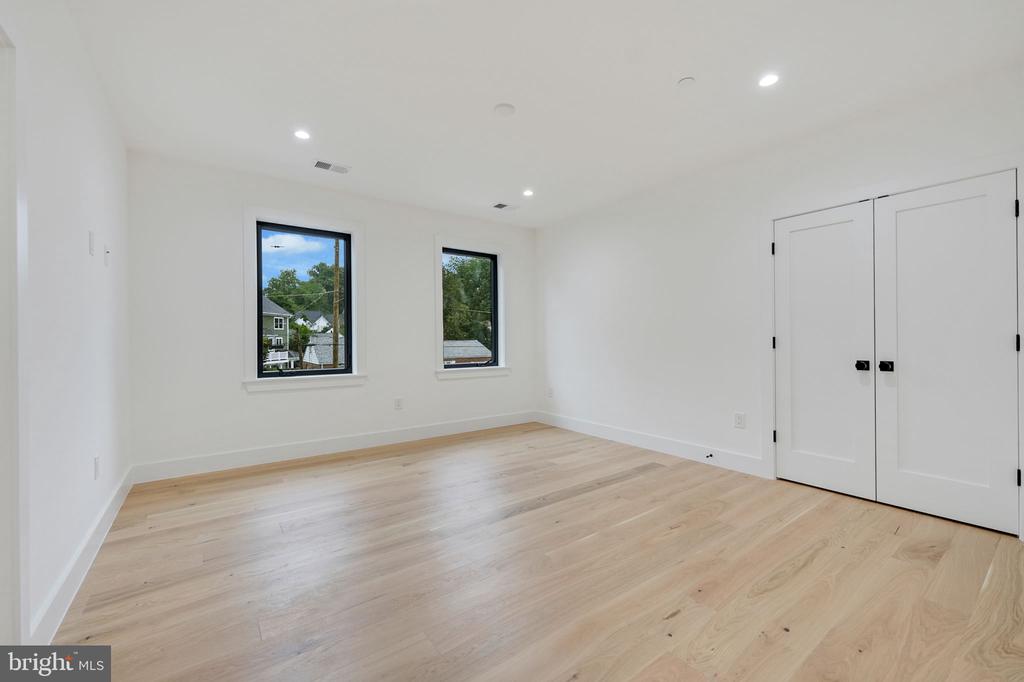 10105 Wildwood Rd