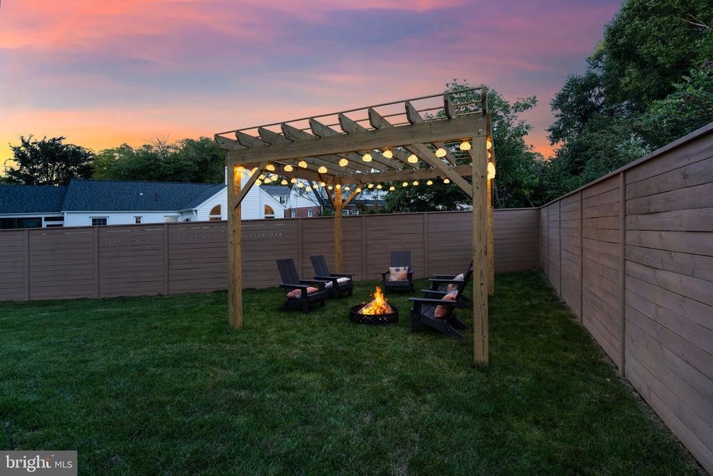 10105 Wildwood Rd