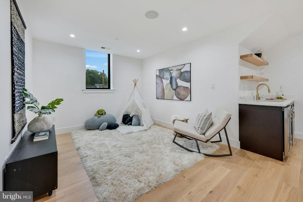 10105 Wildwood Rd