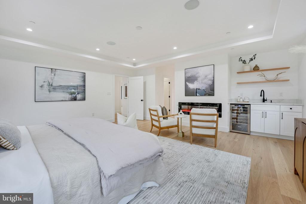 10105 Wildwood Rd