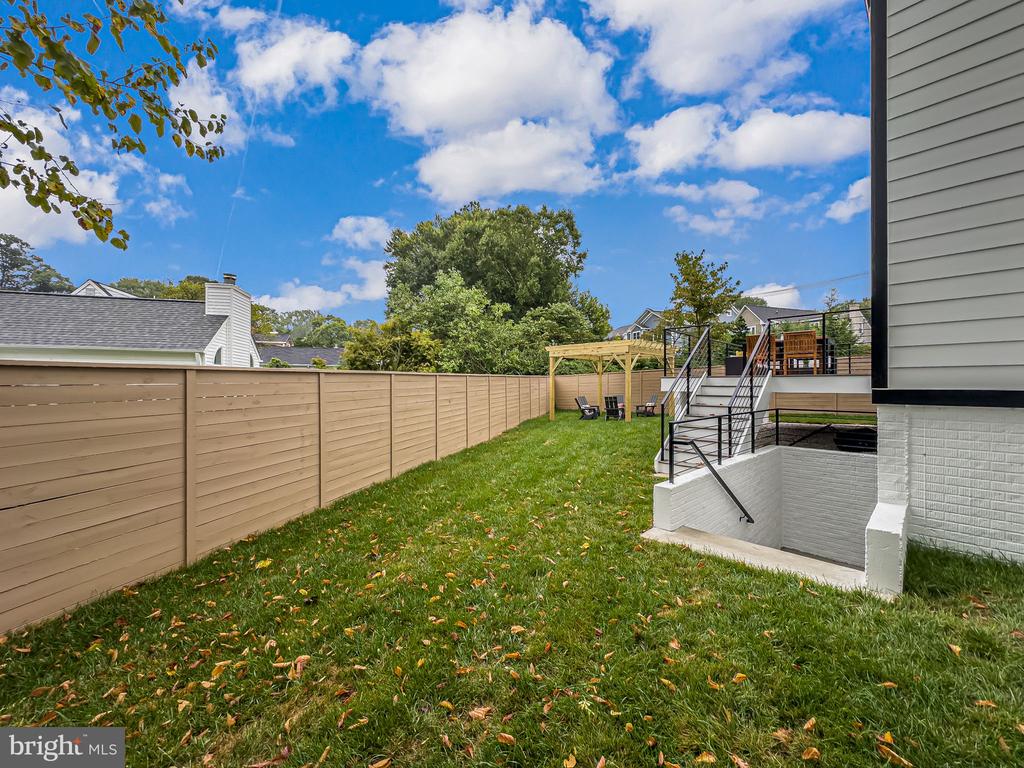 10105 Wildwood Rd
