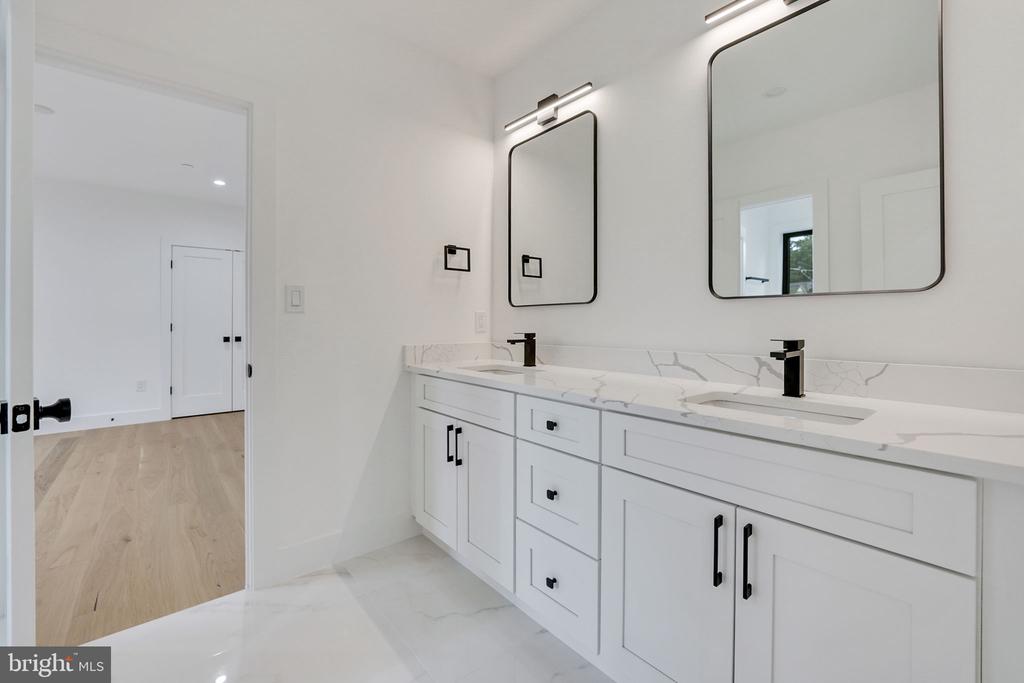 10105 Wildwood Rd
