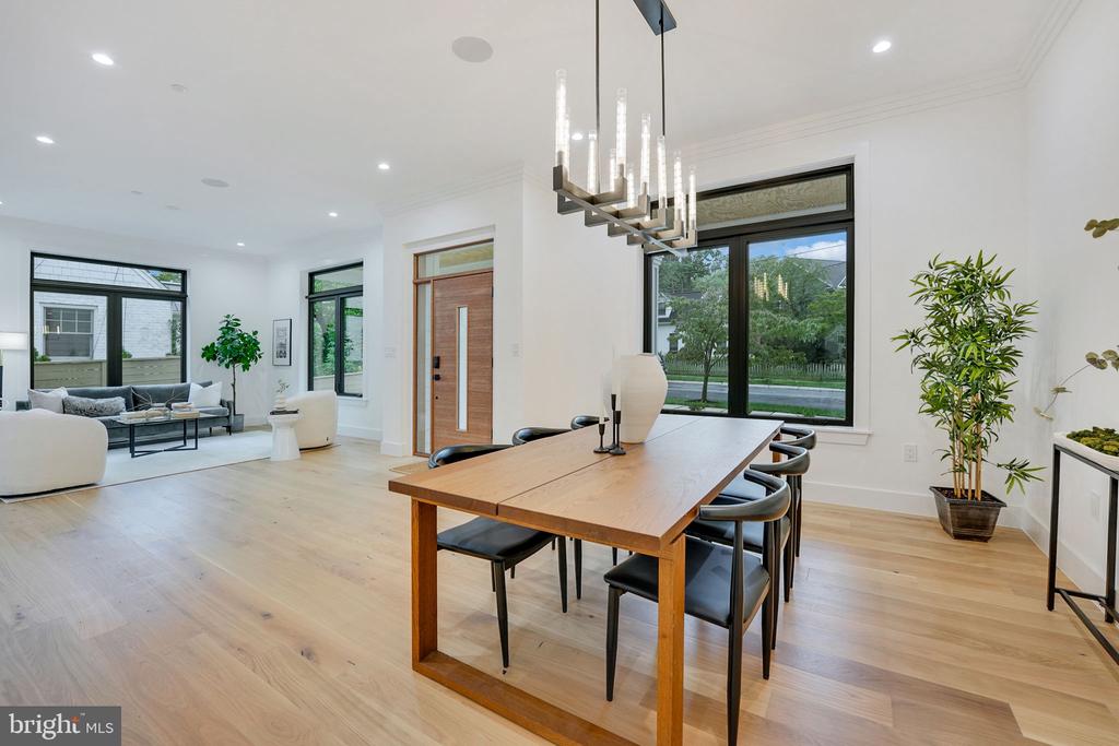10105 Wildwood Rd