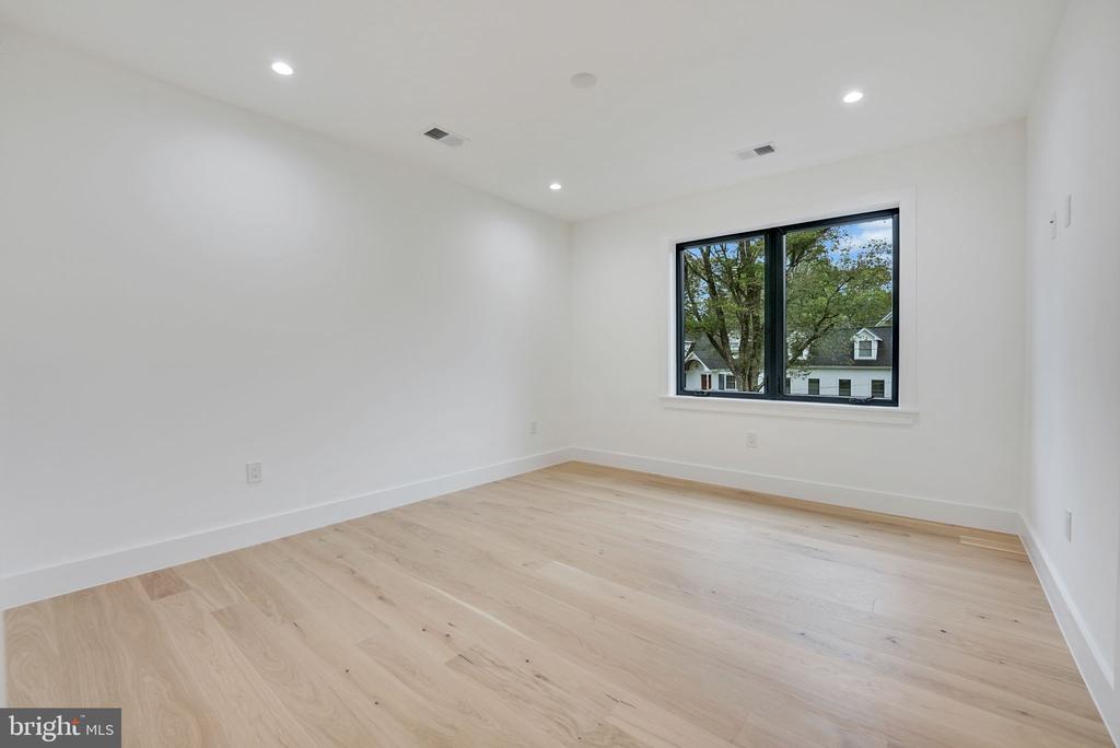 10105 Wildwood Rd
