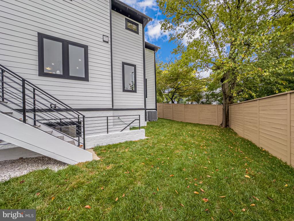 10105 Wildwood Rd
