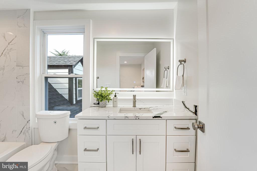 3704 Upshur St