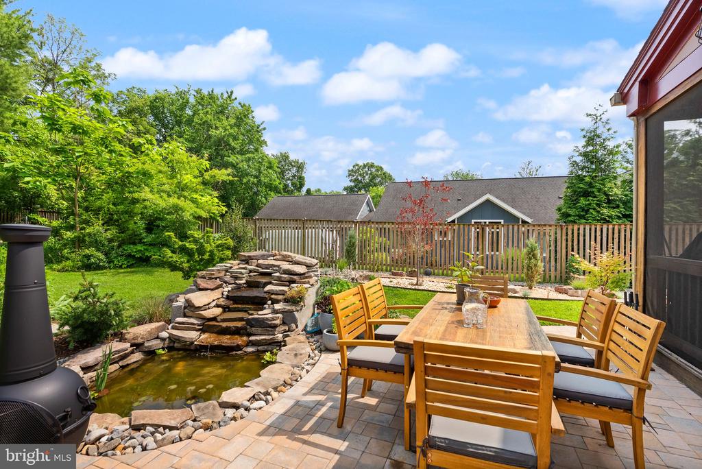 2205 Ivor Ln
