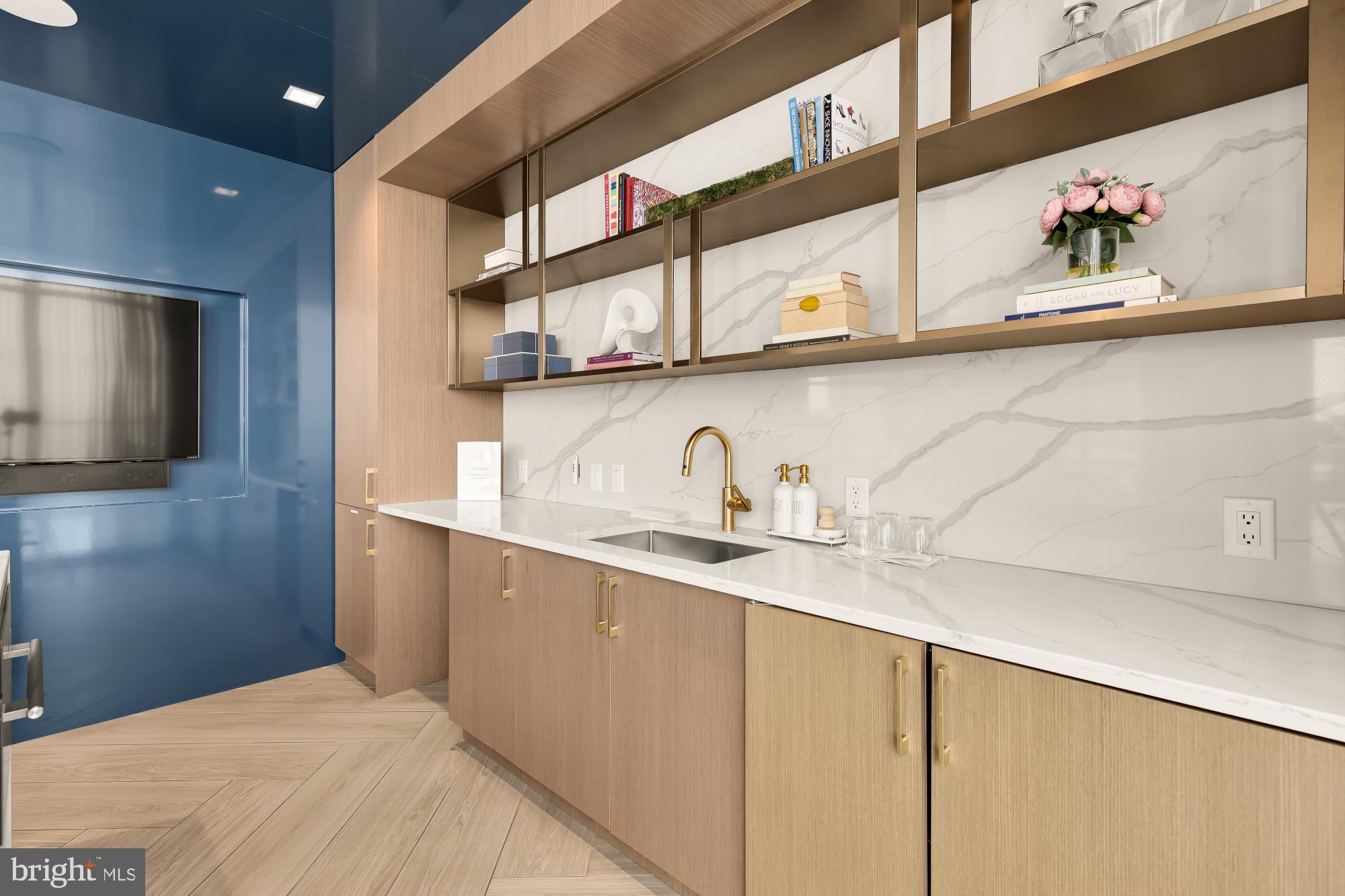 1201 N ROYAL STREET 206