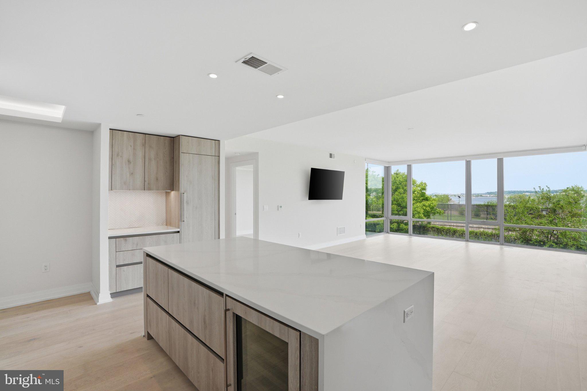 1201 N ROYAL STREET 206