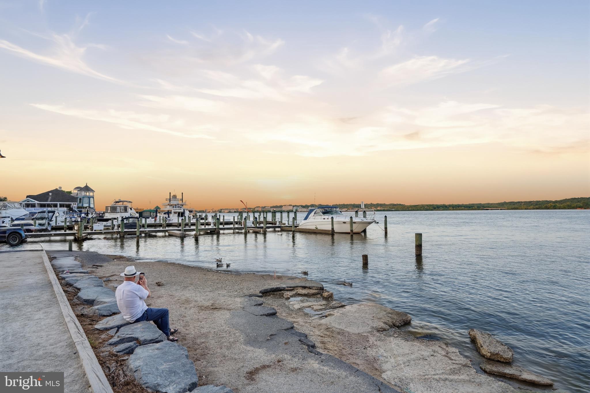 1201 N ROYAL STREET 206