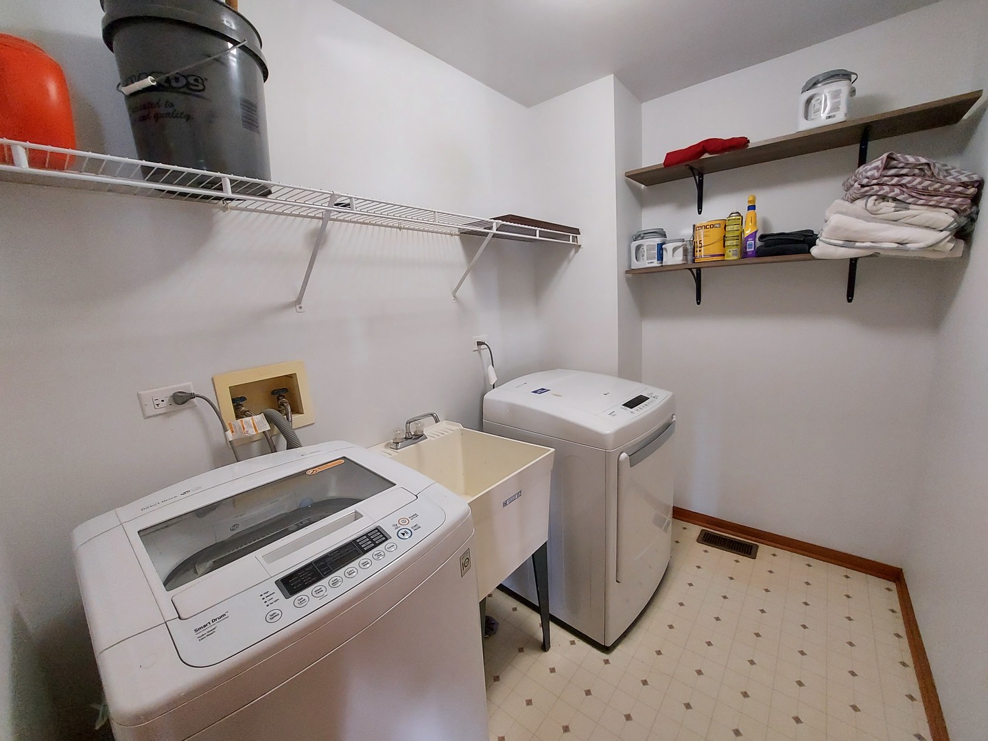 14009 Cambridge Circle