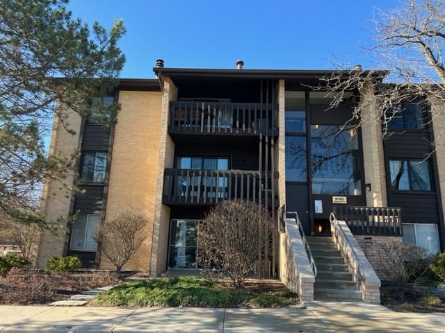 6190 Pinewood Court Unit: 203