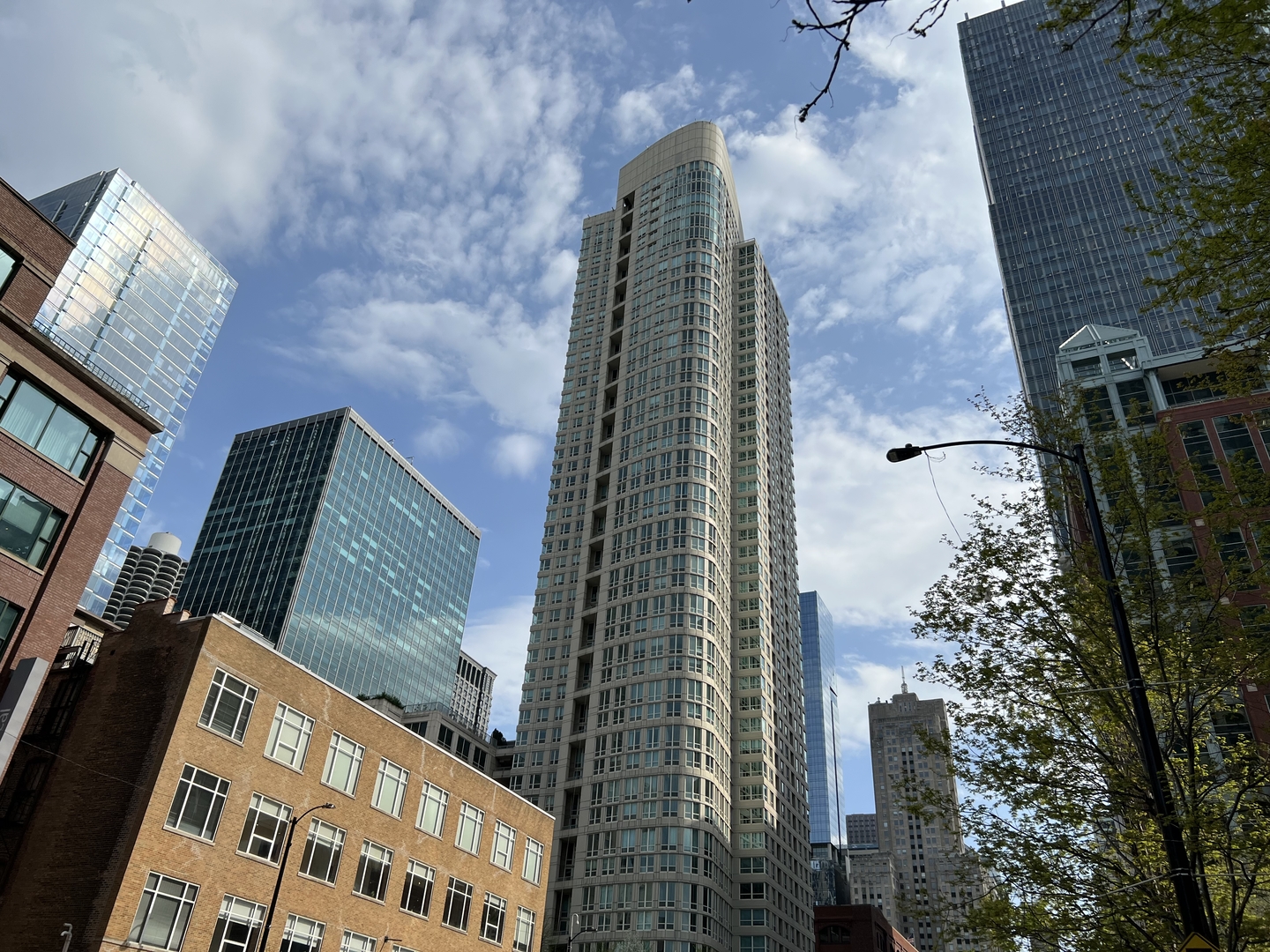 345 N La Salle Drive Unit: 2808