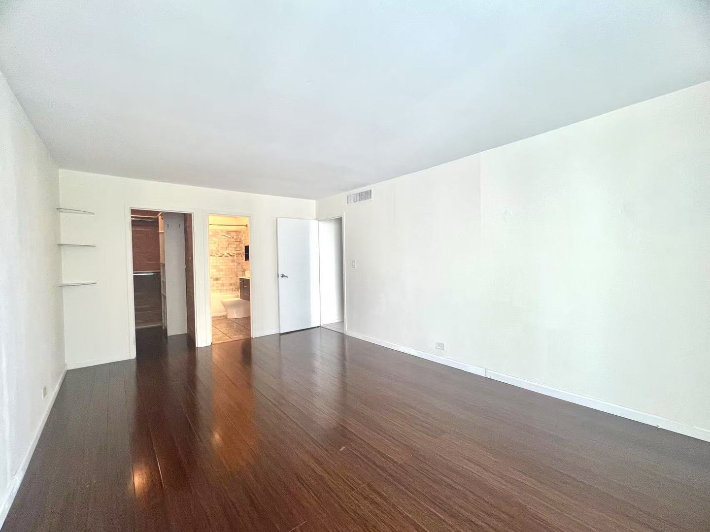 6033 N SHERIDAN Road Unit: 27C