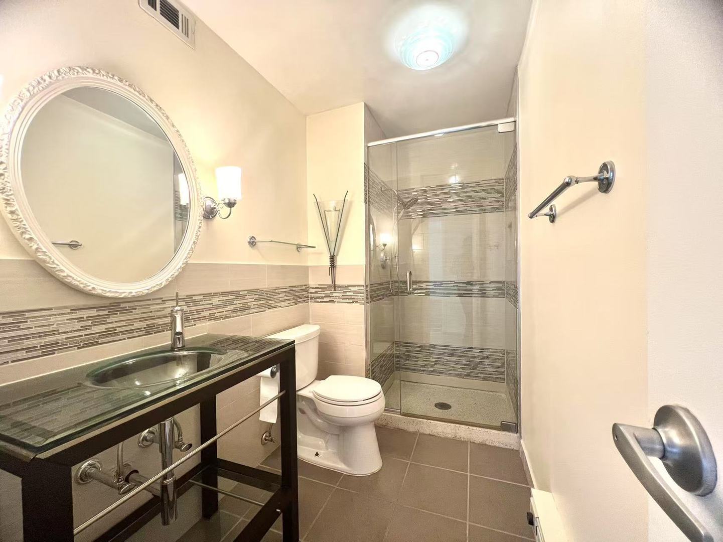 6033 N SHERIDAN Road Unit: 27C