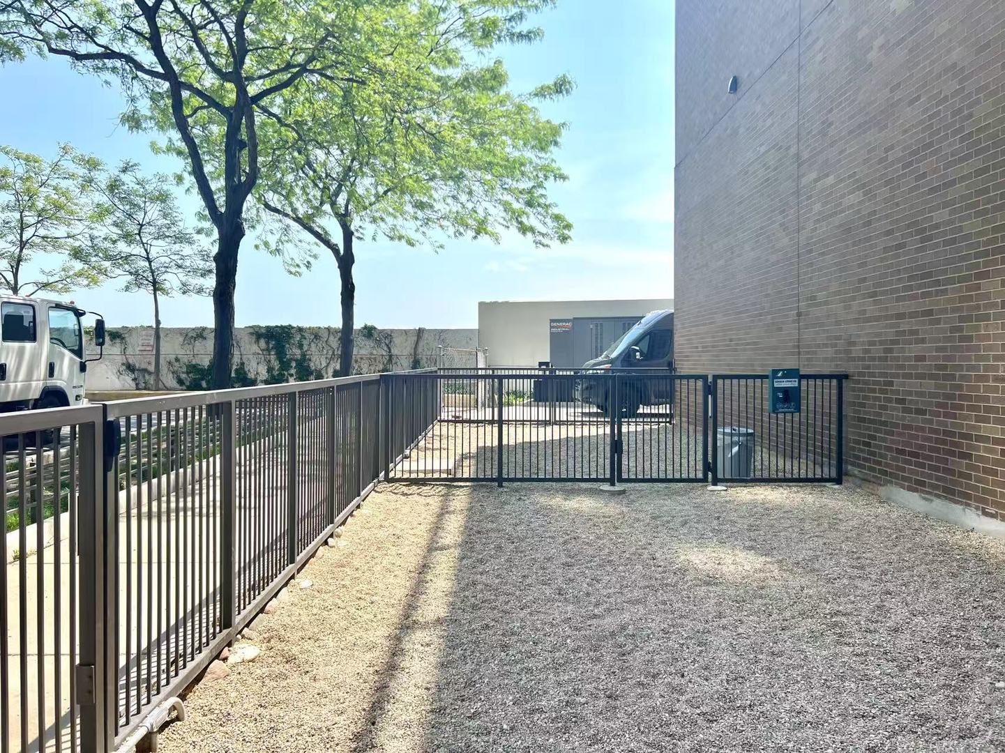 6033 N SHERIDAN Road Unit: 27C