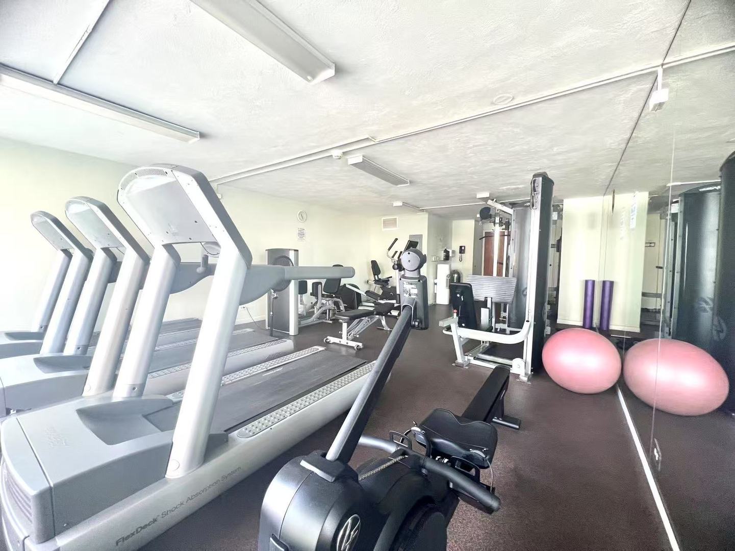 6033 N SHERIDAN Road Unit: 27C