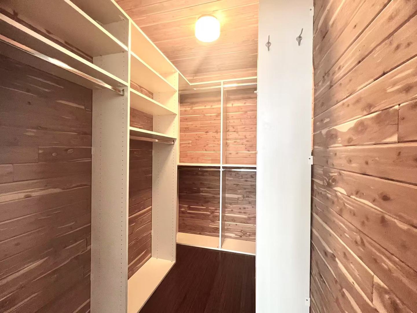 6033 N SHERIDAN Road Unit: 27C