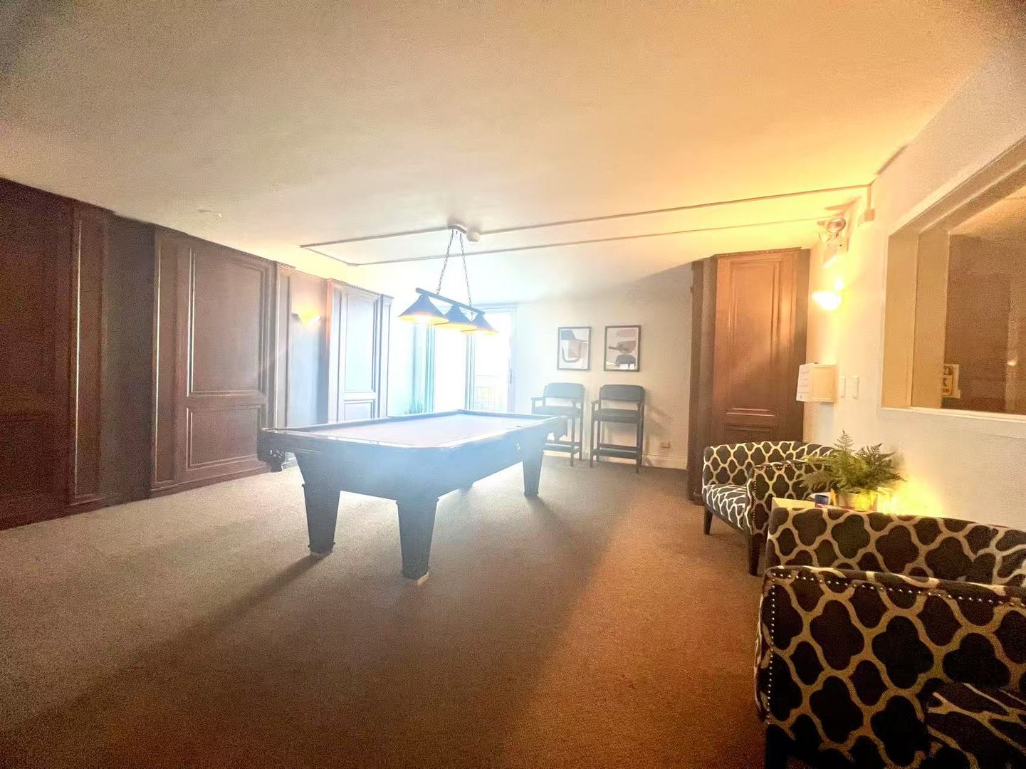 6033 N SHERIDAN Road Unit: 27C