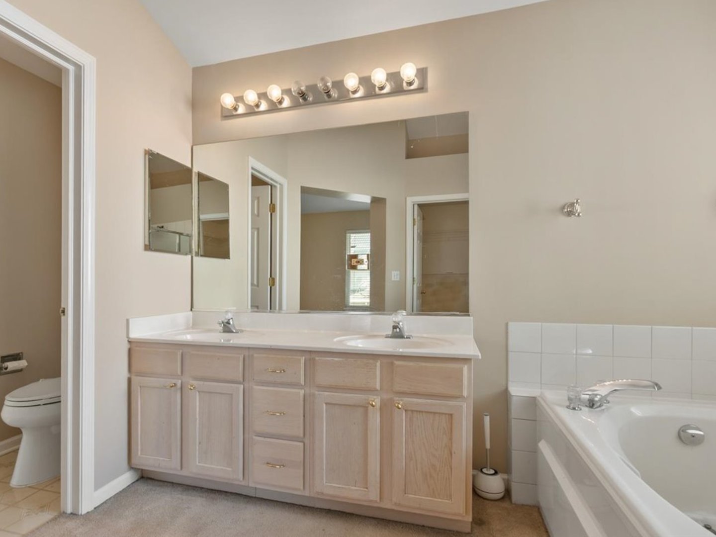 2607 Flagstone Circle