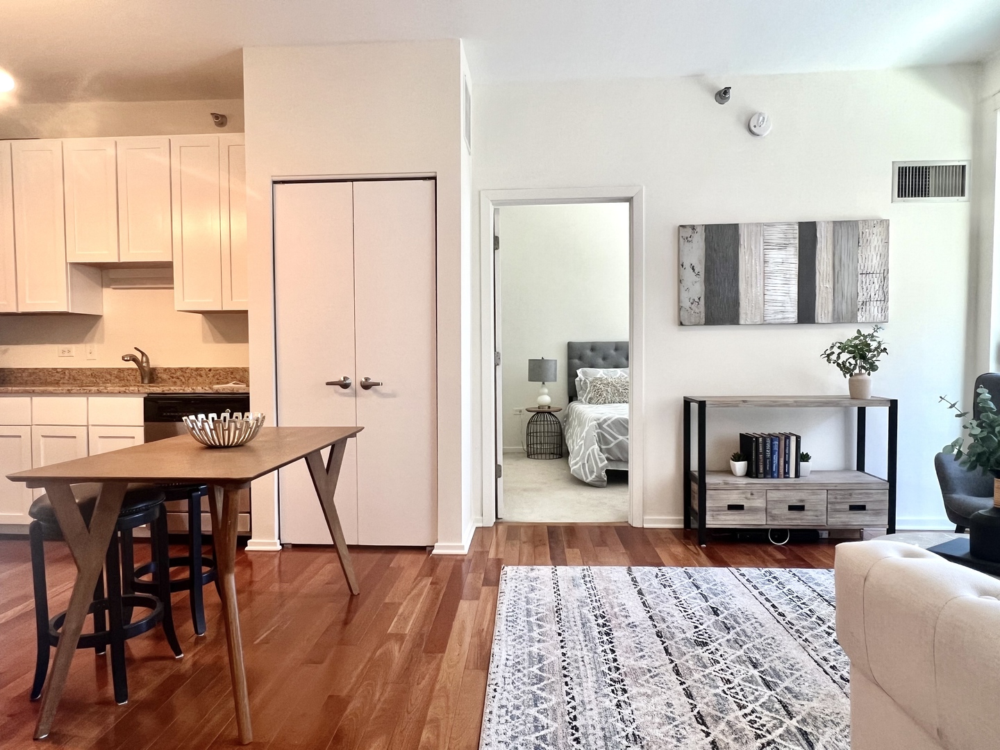 1 E 8th Street Unit: 307