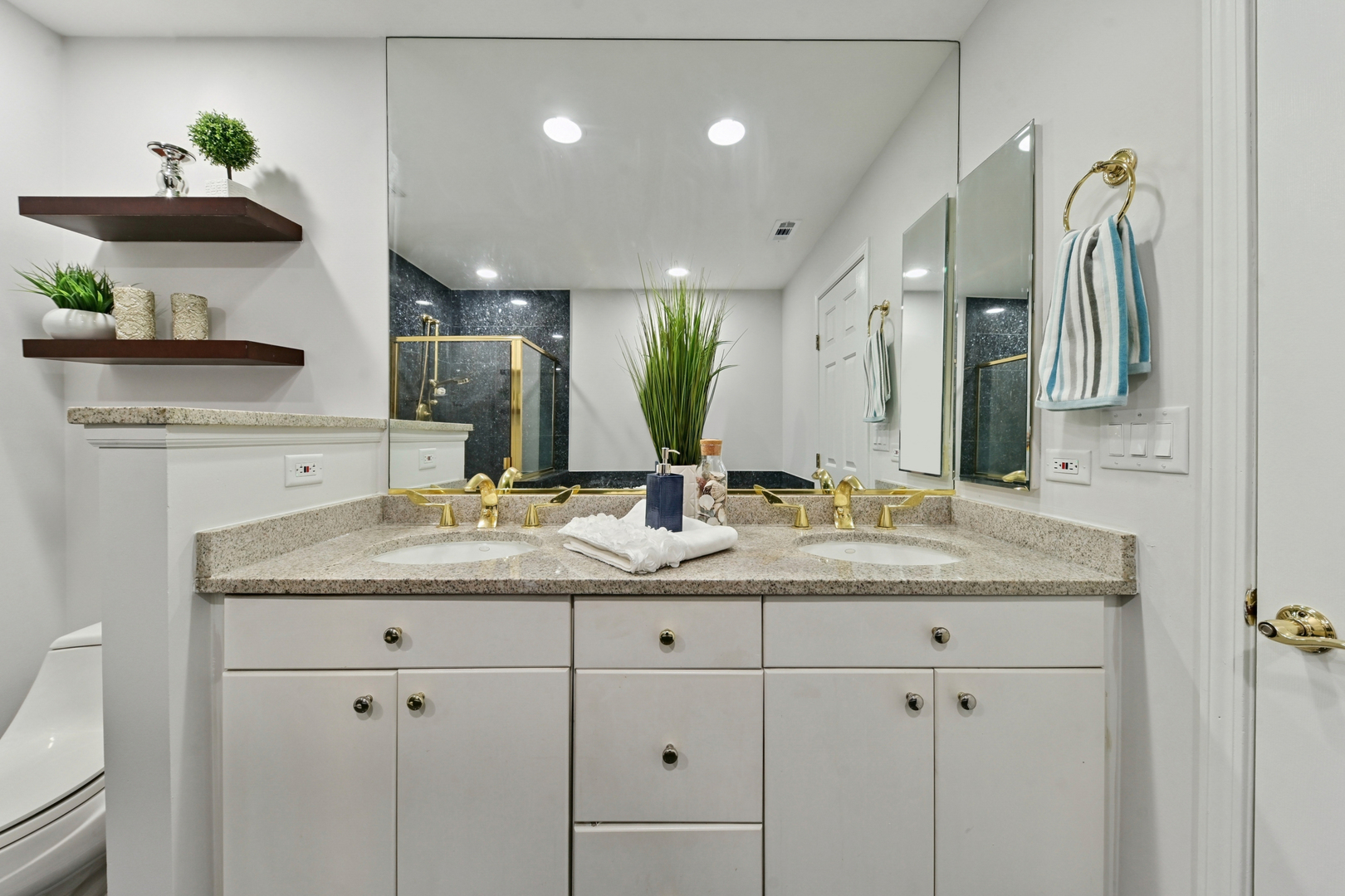 2040 N Sedgwick Street Unit: H