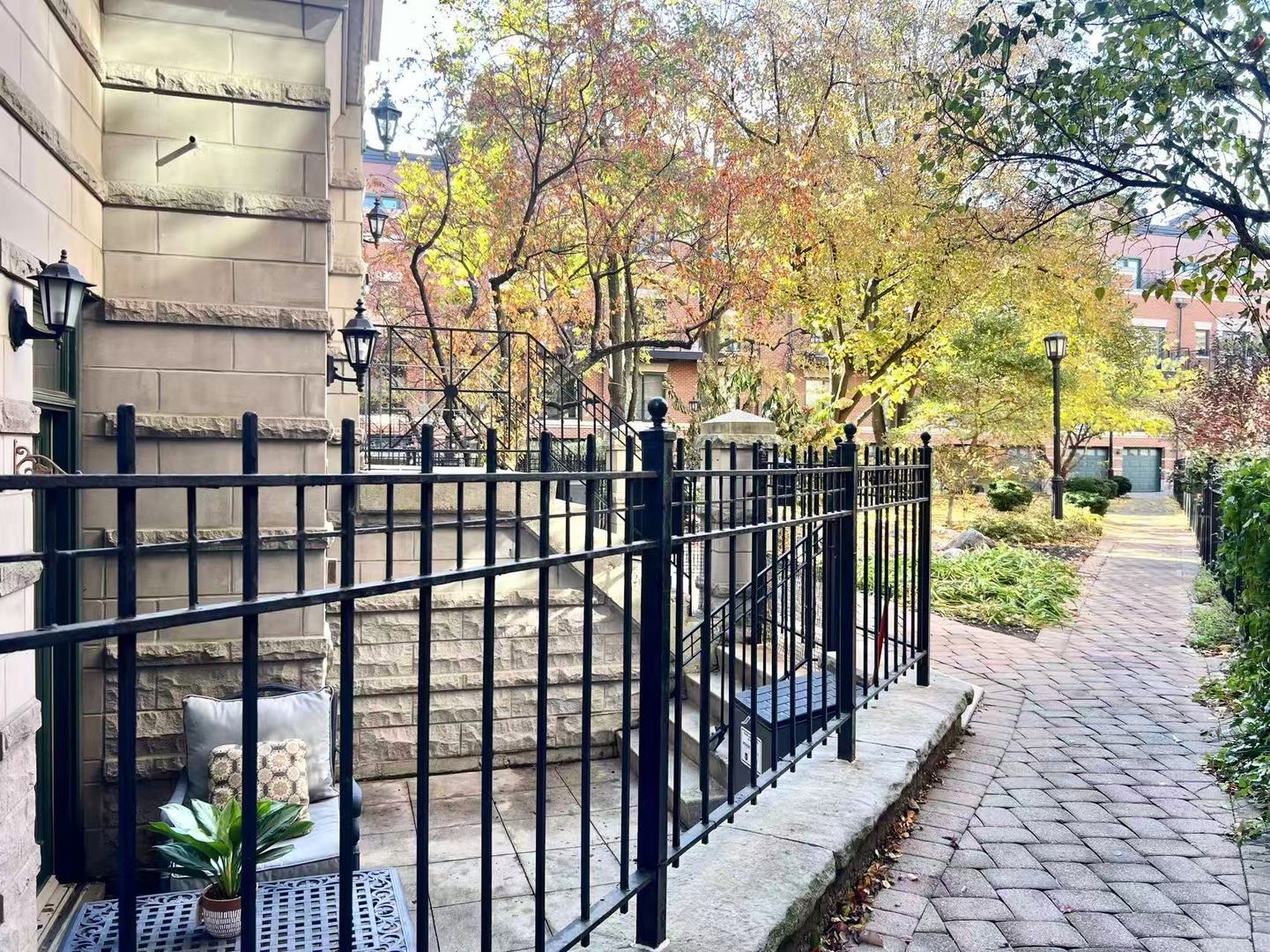 2040 N Sedgwick Street Unit: H