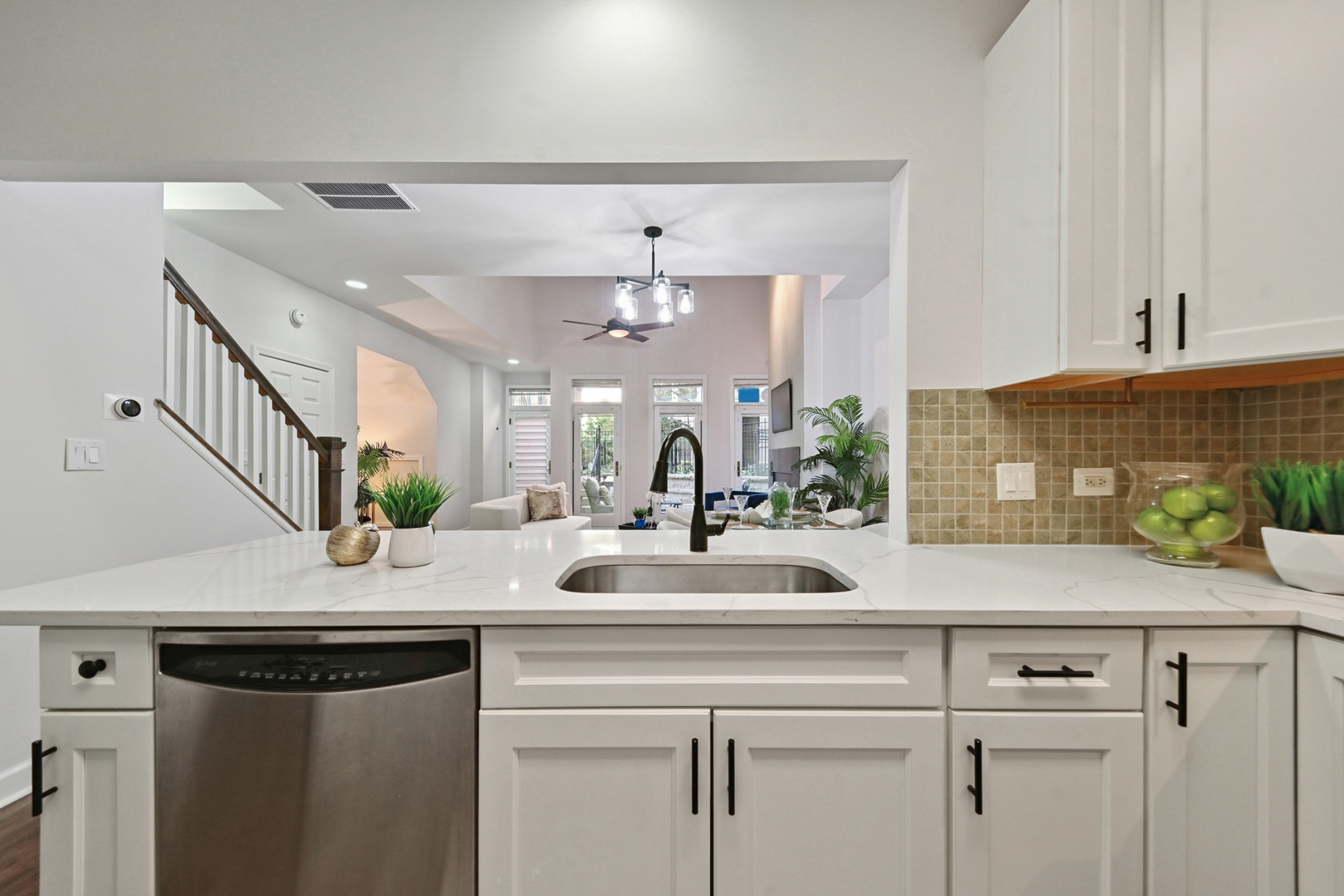 2040 N Sedgwick Street Unit: H