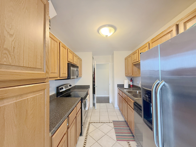 6301 N Sheridan Road Unit: 21E