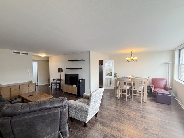 6301 N Sheridan Road Unit: 21E