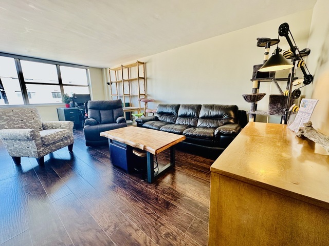 6301 N Sheridan Road Unit: 21E