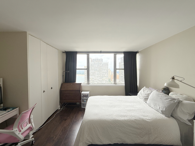 6301 N Sheridan Road Unit: 21E